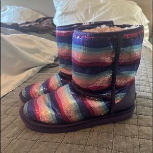 UGG WOMEN'S SEQUIN RAINBOW CLASSIC SHORT SHEARLING LINED BOOTS Size 7